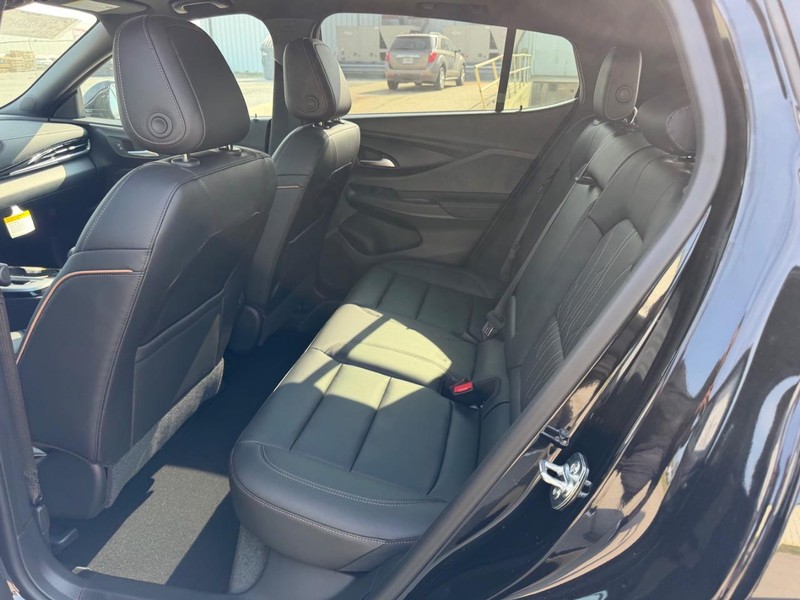 Buick Envista Vehicle Full-screen Gallery Image 8