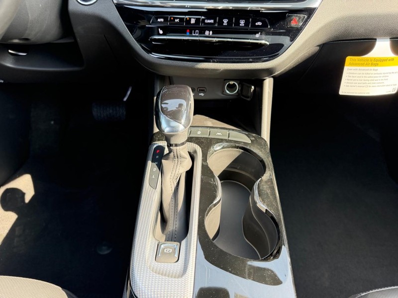 Buick Envista Vehicle Full-screen Gallery Image 16