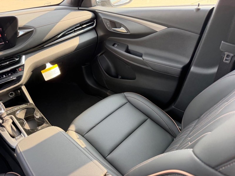 Buick Envista Vehicle Full-screen Gallery Image 17