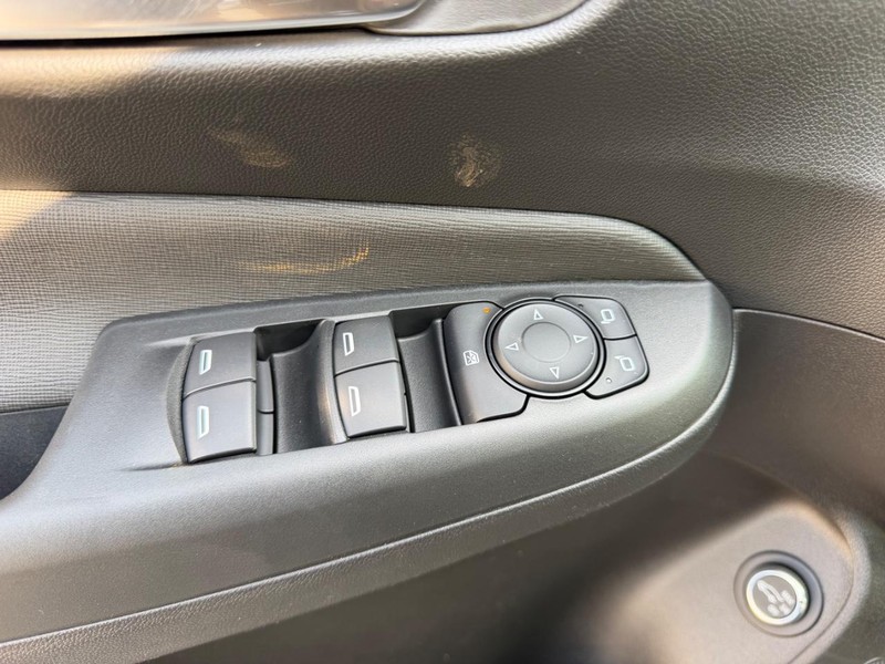 Buick Envista Vehicle Full-screen Gallery Image 18