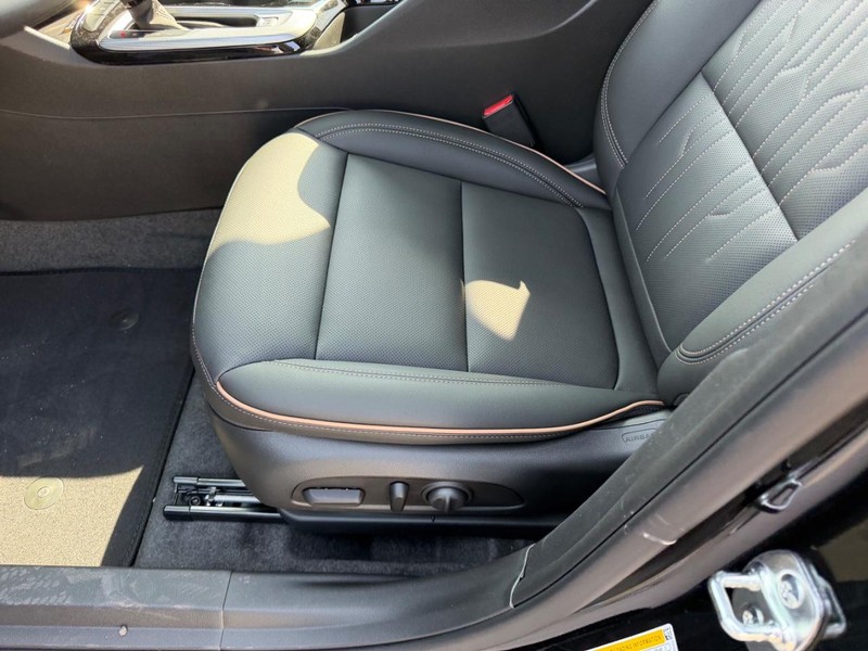 Buick Envista Vehicle Full-screen Gallery Image 19