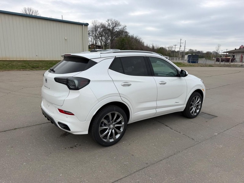 Buick Encore GX Vehicle Full-screen Gallery Image 3