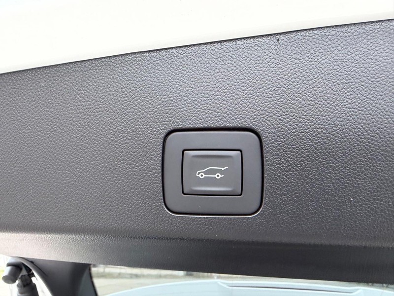 Buick Encore GX Vehicle Full-screen Gallery Image 6