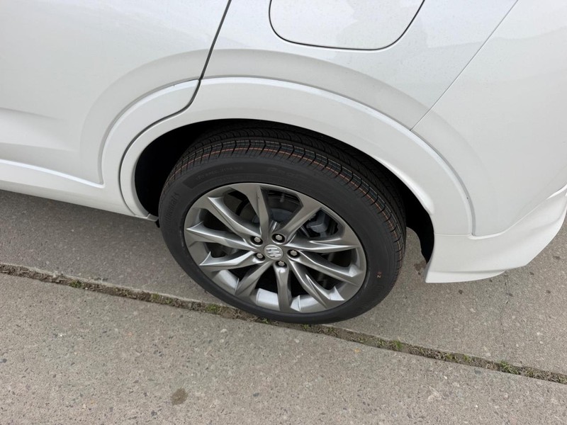 Buick Encore GX Vehicle Full-screen Gallery Image 7