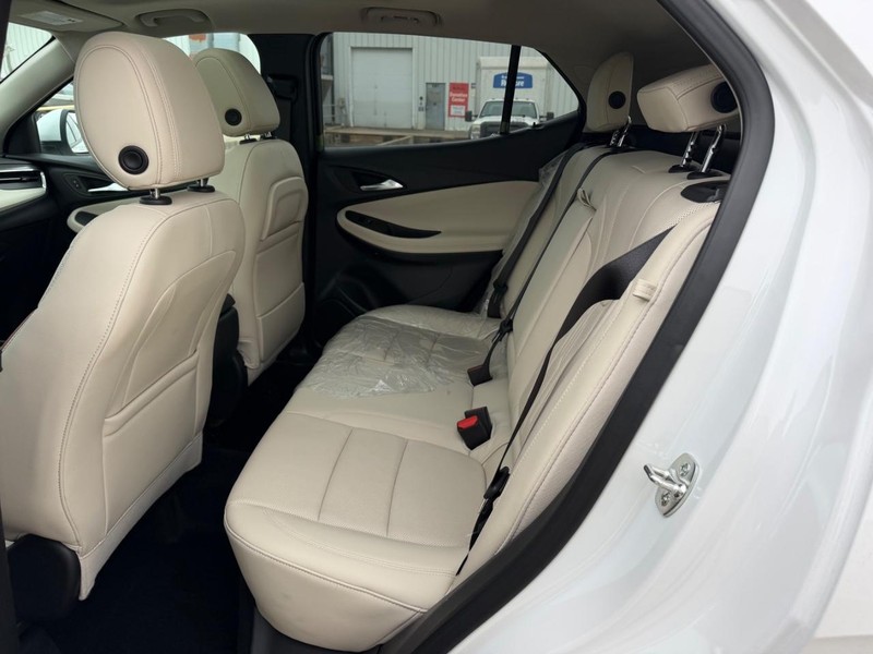Buick Encore GX Vehicle Full-screen Gallery Image 8