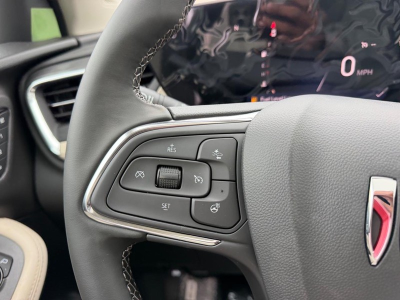 Buick Encore GX Vehicle Full-screen Gallery Image 12