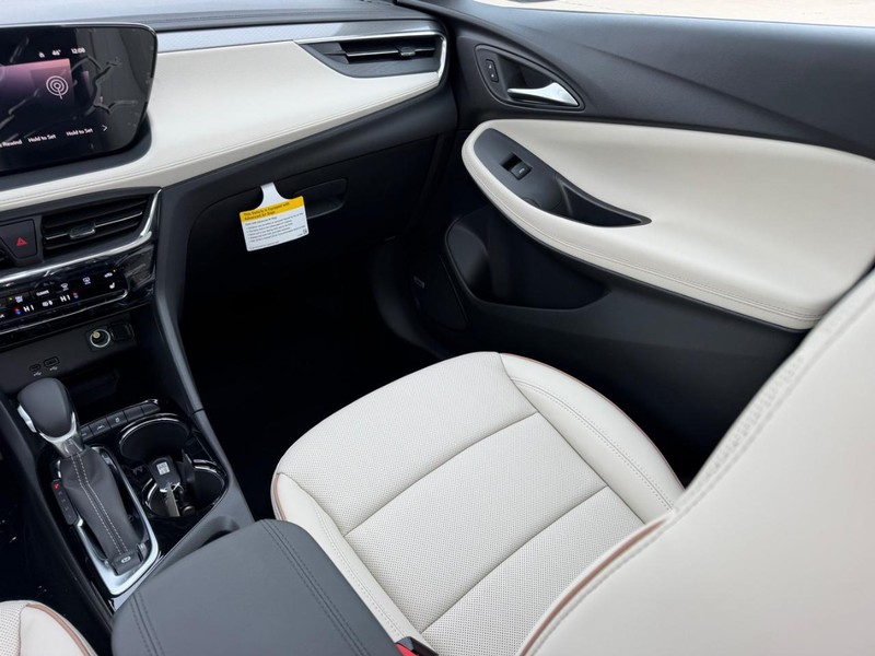 Buick Encore GX Vehicle Full-screen Gallery Image 17