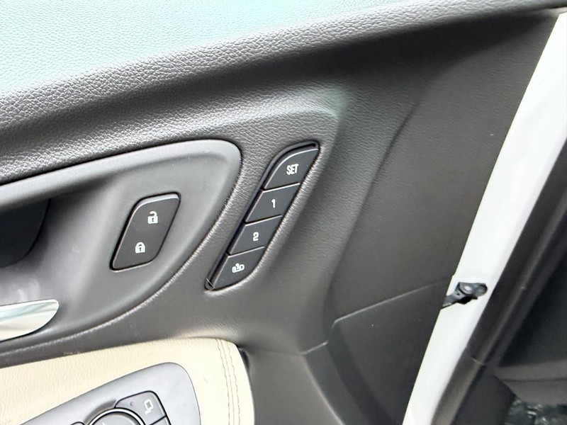 Buick Encore GX Vehicle Full-screen Gallery Image 19