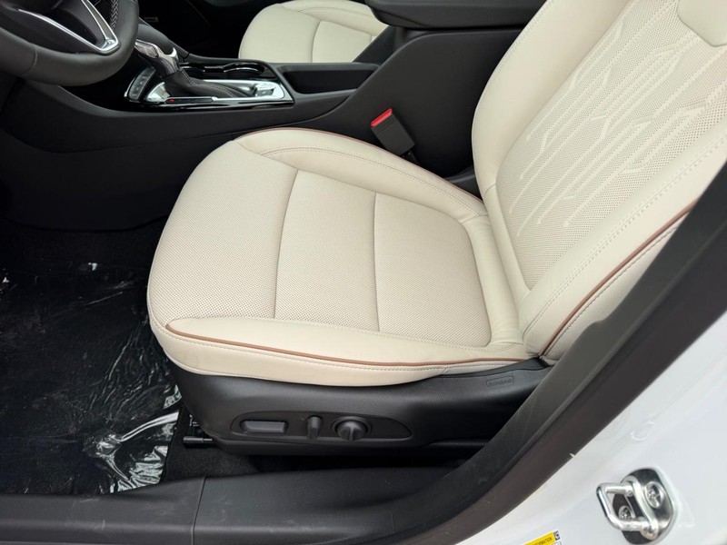 Buick Encore GX Vehicle Full-screen Gallery Image 20