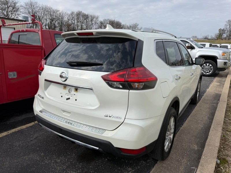 Nissan Rogue Vehicle Full-screen Gallery Image 3