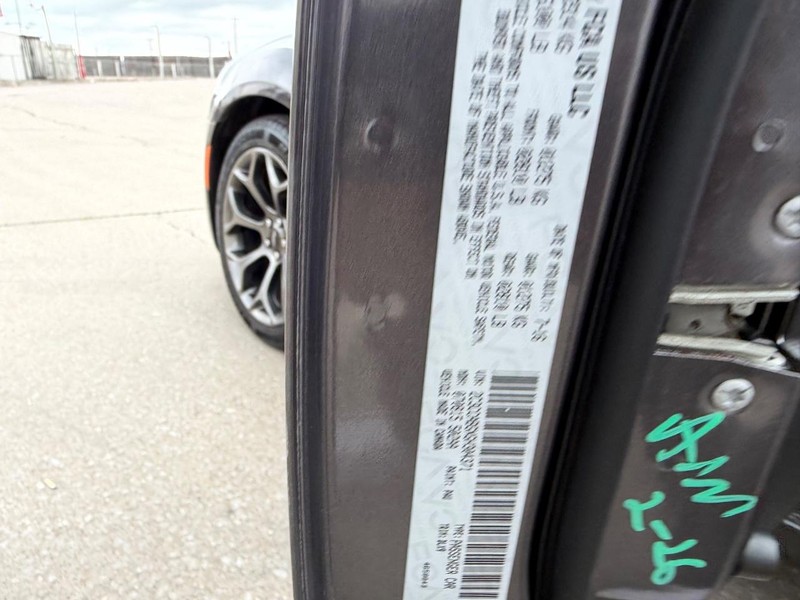 Chrysler 300 Vehicle Full-screen Gallery Image 18