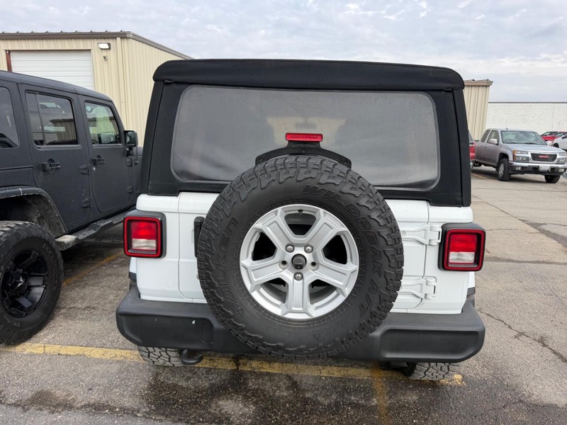 Jeep Wrangler Unlimited Vehicle Full-screen Gallery Image 3