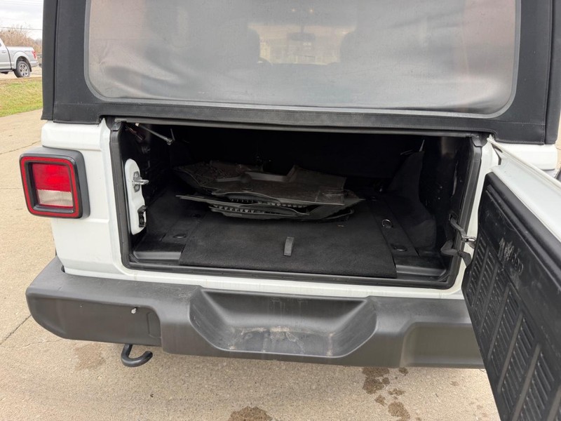 Jeep Wrangler Unlimited Vehicle Full-screen Gallery Image 5