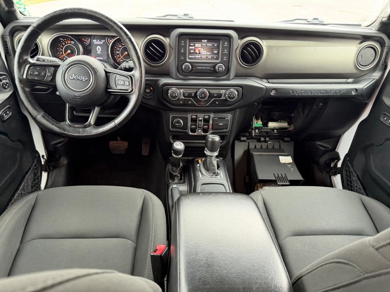 Jeep Wrangler Unlimited Vehicle Full-screen Gallery Image 8