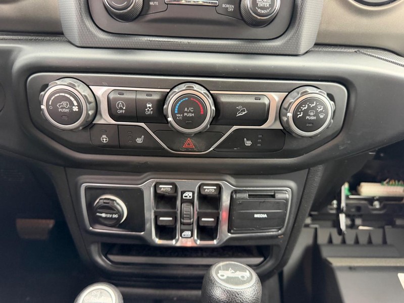 Jeep Wrangler Unlimited Vehicle Full-screen Gallery Image 13