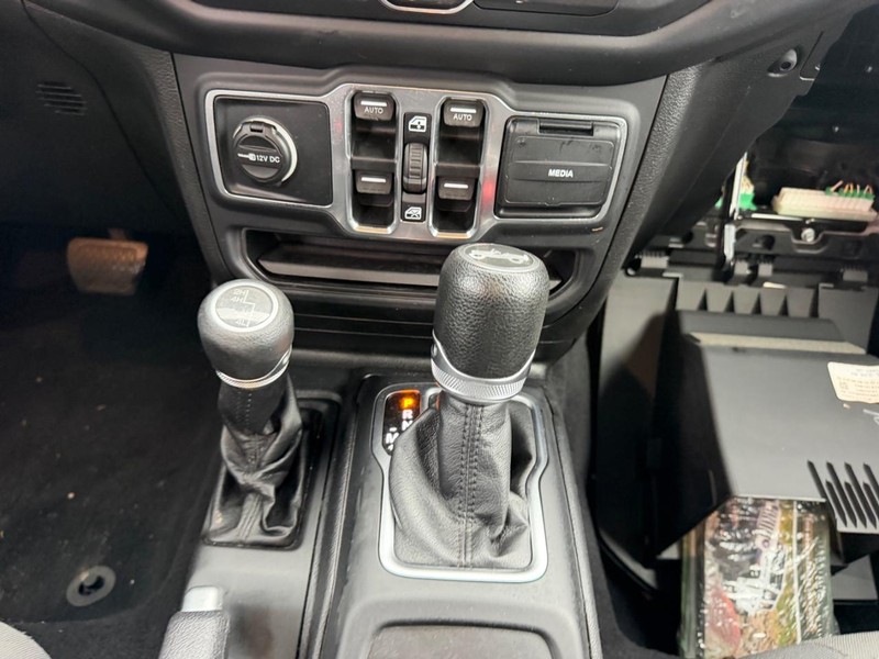 Jeep Wrangler Unlimited Vehicle Full-screen Gallery Image 14