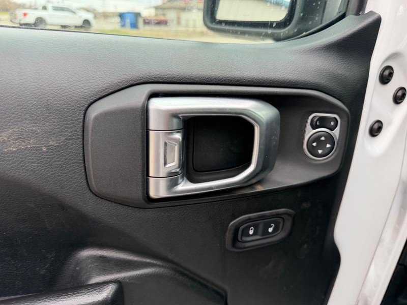 Jeep Wrangler Unlimited Vehicle Full-screen Gallery Image 16