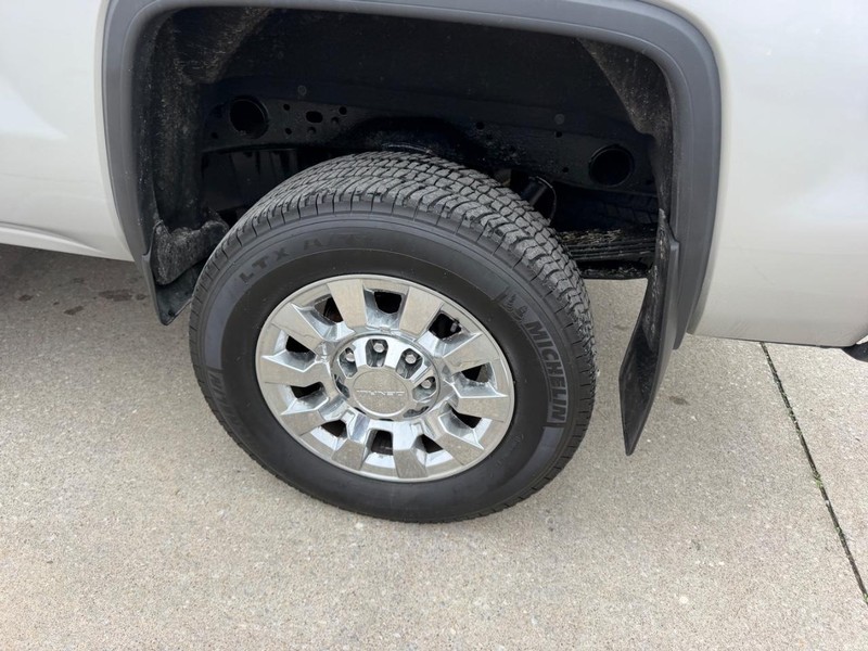 GMC Sierra 2500HD Vehicle Full-screen Gallery Image 6