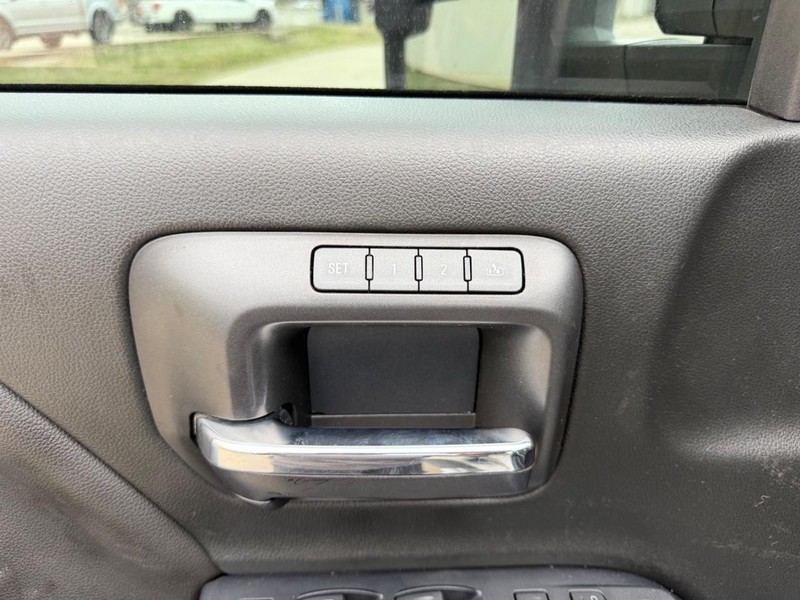 GMC Sierra 2500HD Vehicle Full-screen Gallery Image 16