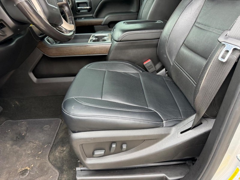 GMC Sierra 2500HD Vehicle Full-screen Gallery Image 17