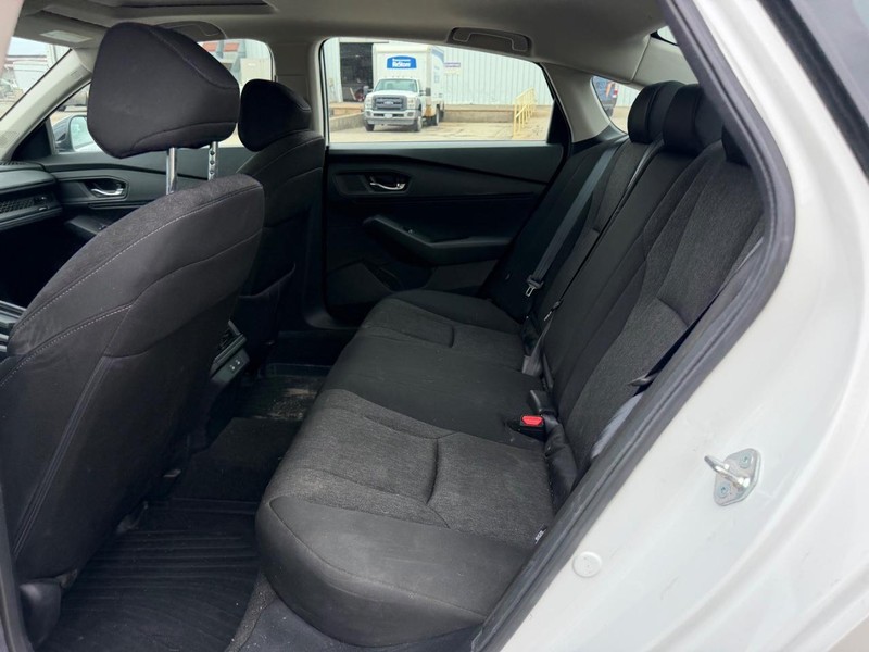 Honda Accord Sedan Vehicle Full-screen Gallery Image 6