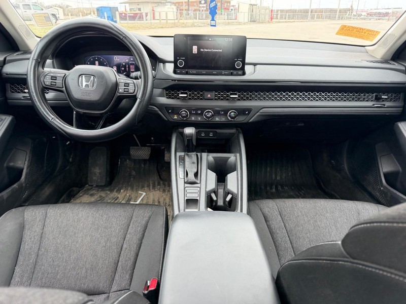 Honda Accord Sedan Vehicle Full-screen Gallery Image 8