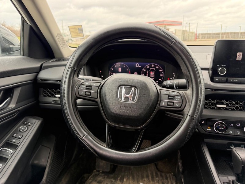 Honda Accord Sedan Vehicle Full-screen Gallery Image 9