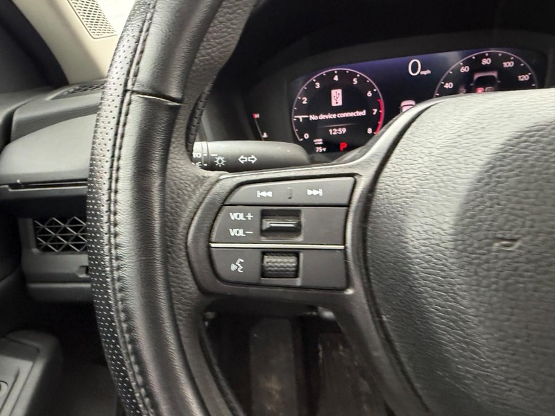 Honda Accord Sedan Vehicle Full-screen Gallery Image 10