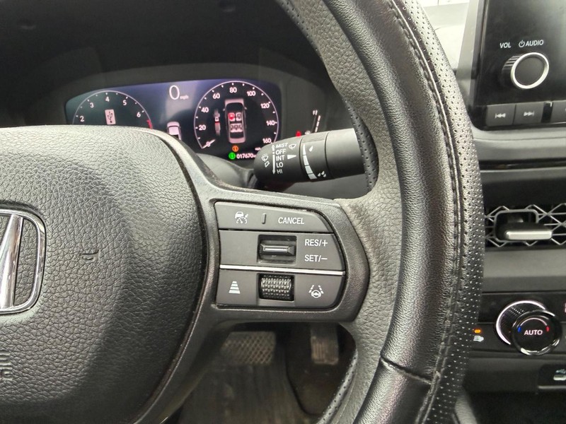 Honda Accord Sedan Vehicle Full-screen Gallery Image 11