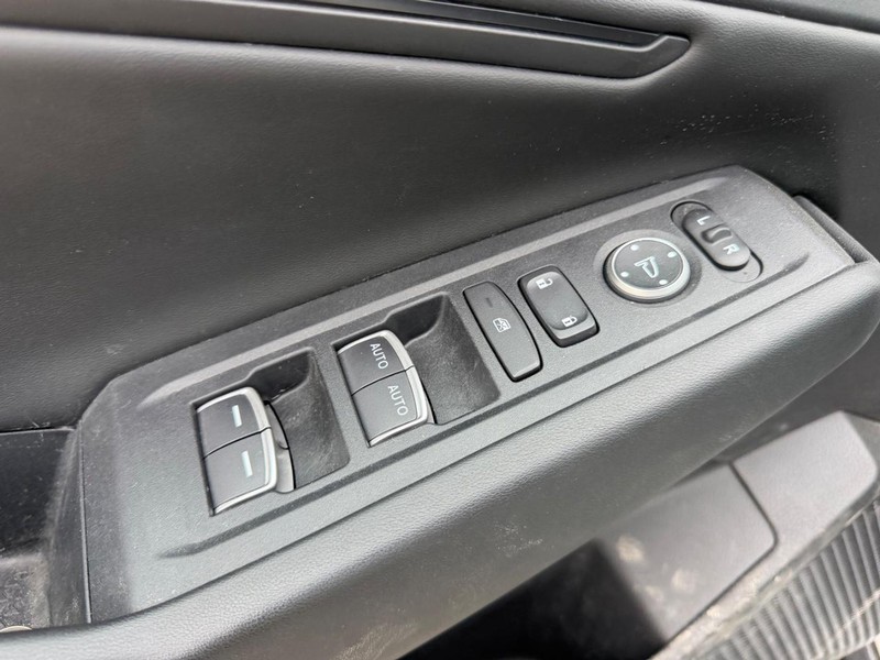 Honda Accord Sedan Vehicle Full-screen Gallery Image 16