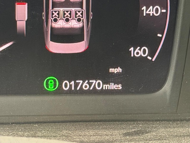 Honda Accord Sedan Vehicle Full-screen Gallery Image 18