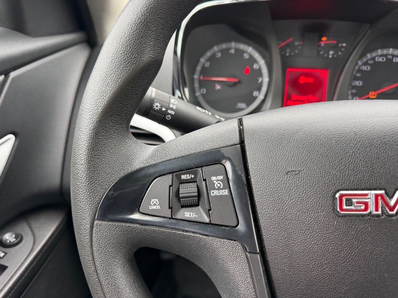 GMC Terrain Vehicle Full-screen Gallery Image 10