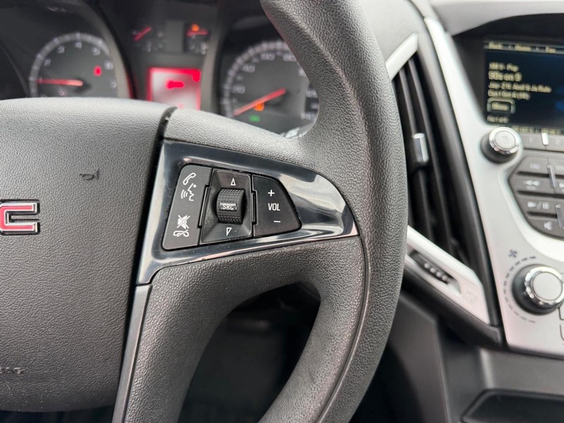 GMC Terrain Vehicle Full-screen Gallery Image 11