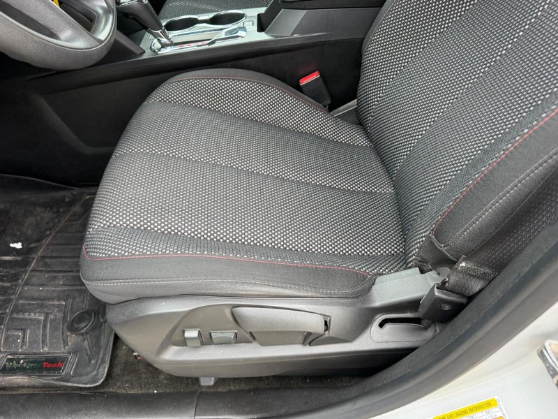 GMC Terrain Vehicle Full-screen Gallery Image 17