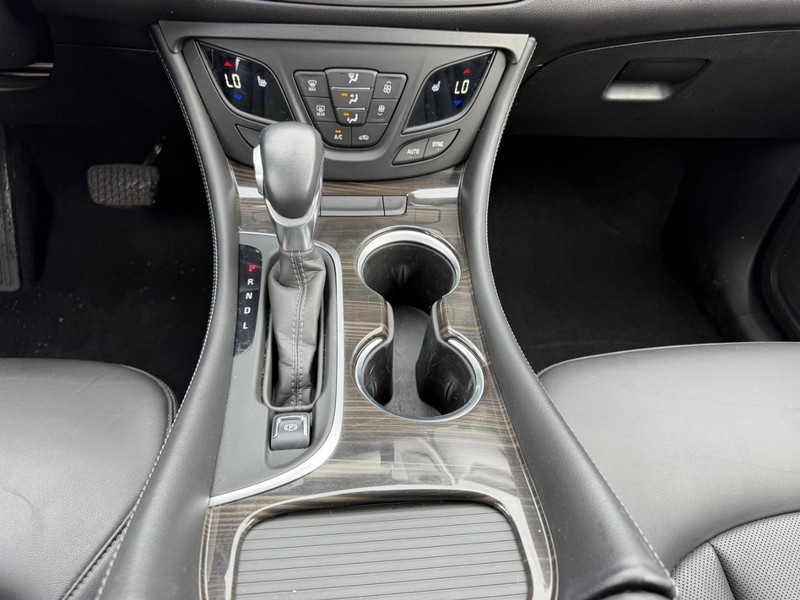 Buick Envision Vehicle Full-screen Gallery Image 16