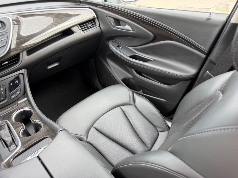 Buick Envision Vehicle Full-screen Gallery Image 17