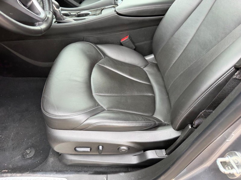 Buick Envision Vehicle Full-screen Gallery Image 20