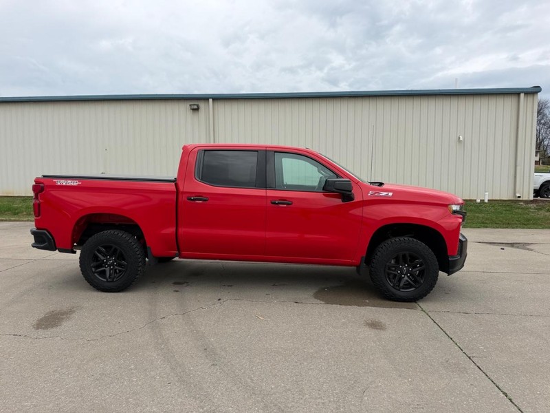 Chevrolet Silverado 1500 Vehicle Full-screen Gallery Image 2