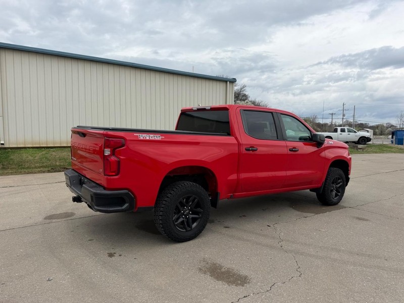 Chevrolet Silverado 1500 Vehicle Full-screen Gallery Image 3