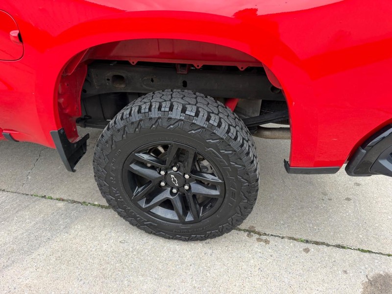 Chevrolet Silverado 1500 Vehicle Full-screen Gallery Image 6