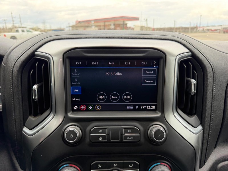 Chevrolet Silverado 1500 Vehicle Full-screen Gallery Image 12