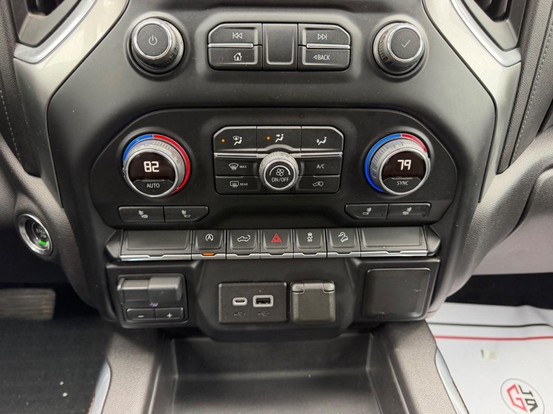 Chevrolet Silverado 1500 Vehicle Full-screen Gallery Image 13