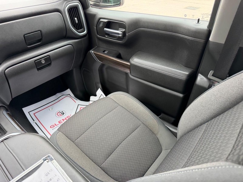 Chevrolet Silverado 1500 Vehicle Full-screen Gallery Image 14