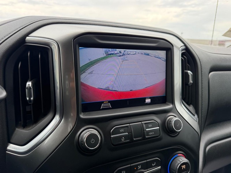 Chevrolet Silverado 1500 Vehicle Full-screen Gallery Image 18