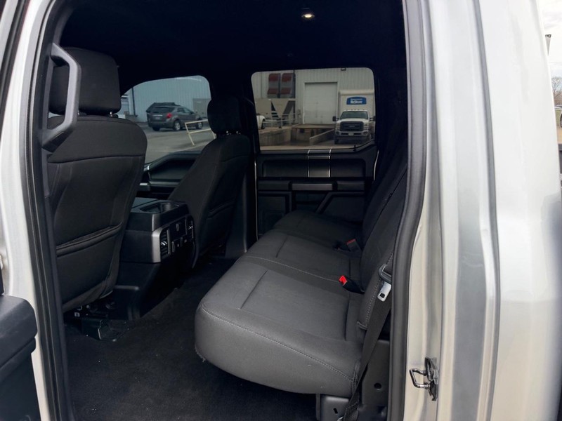 Ford F-150 Vehicle Full-screen Gallery Image 7