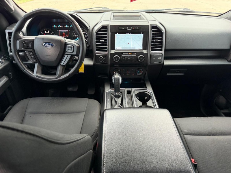 Ford F-150 Vehicle Full-screen Gallery Image 8