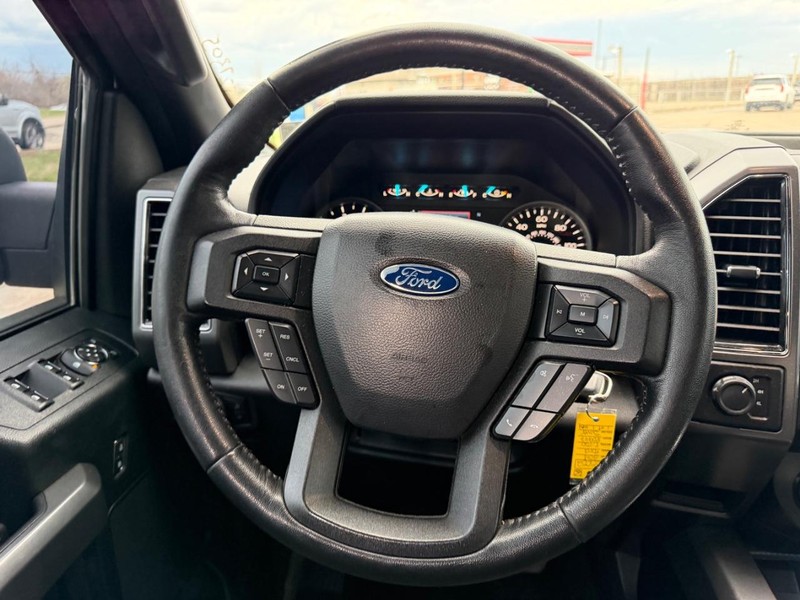 Ford F-150 Vehicle Full-screen Gallery Image 9