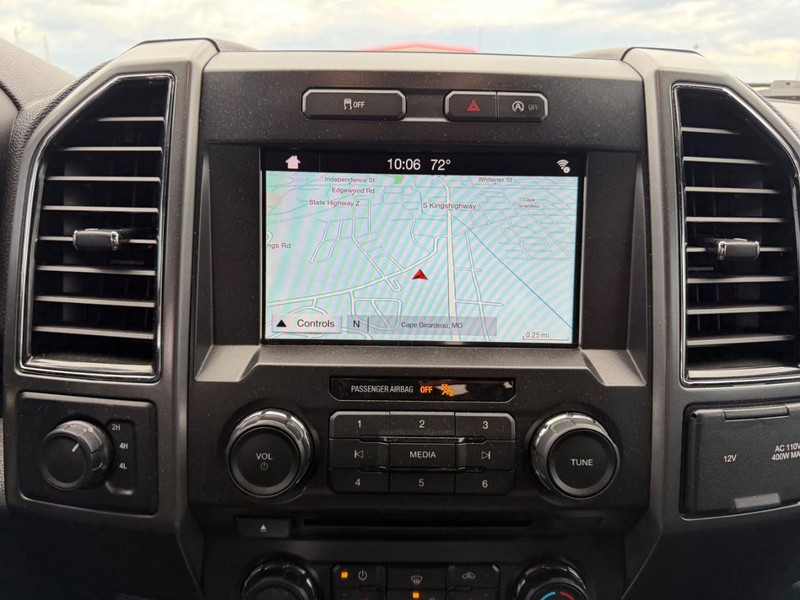 Ford F-150 Vehicle Full-screen Gallery Image 12