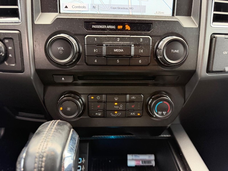 Ford F-150 Vehicle Full-screen Gallery Image 13