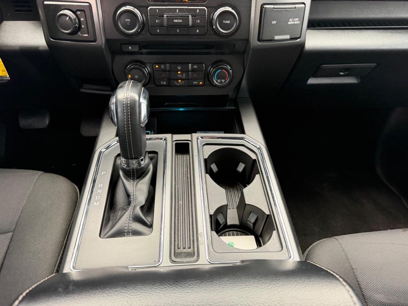 Ford F-150 Vehicle Full-screen Gallery Image 14